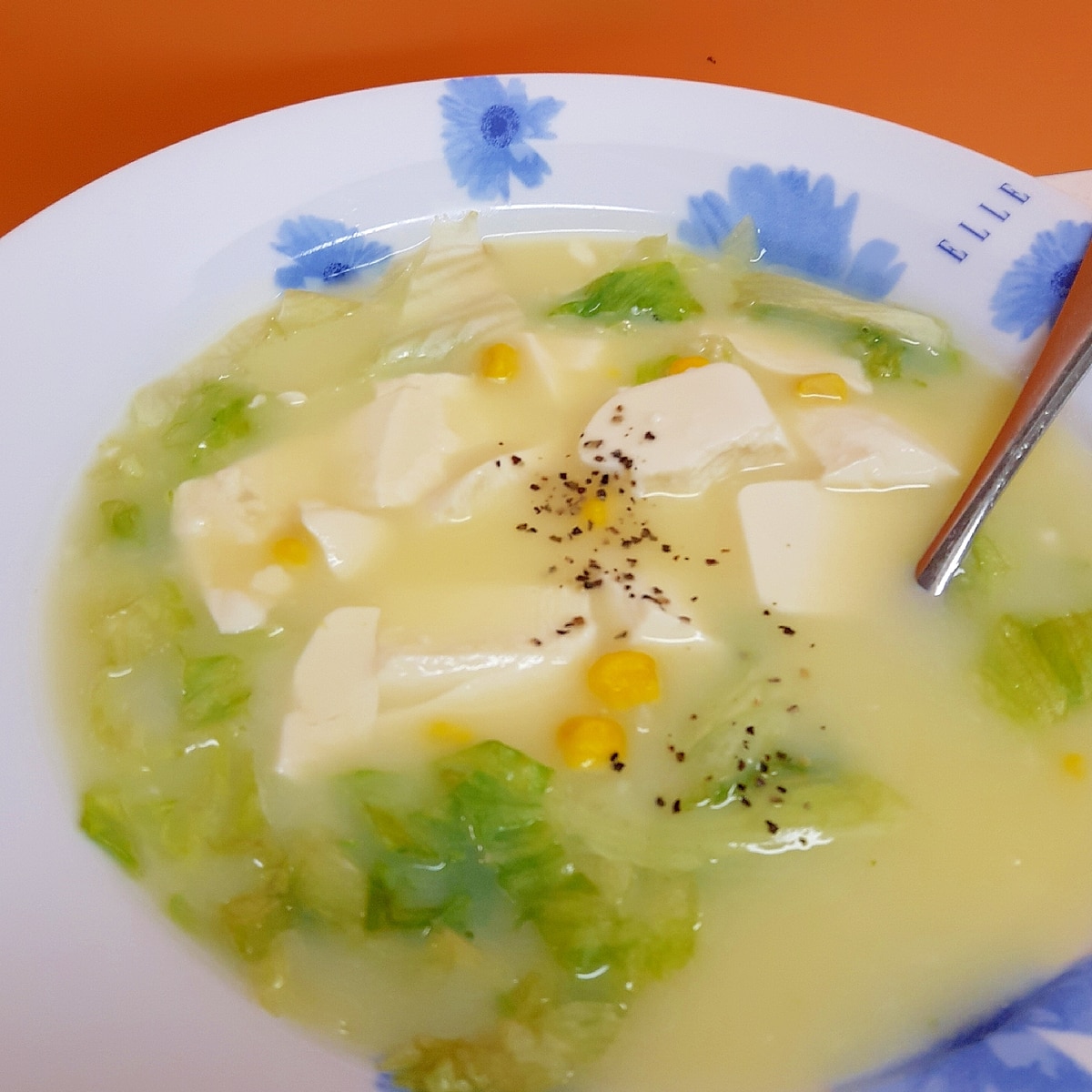 コーンスープの素アレンジ 豆腐とレタスと一緒 レシピ 作り方 By Acchan66 楽天レシピ コーンスープの素アレンジ 豆腐とレタスと一緒 レシピ 作り方 By Acchan66 楽天レシピ